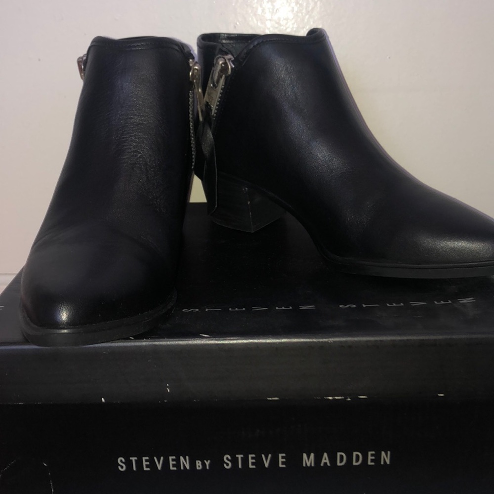 Steven Madden black booties